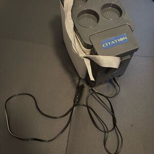 Auto Cooler/warmer plugs into lighter-like new